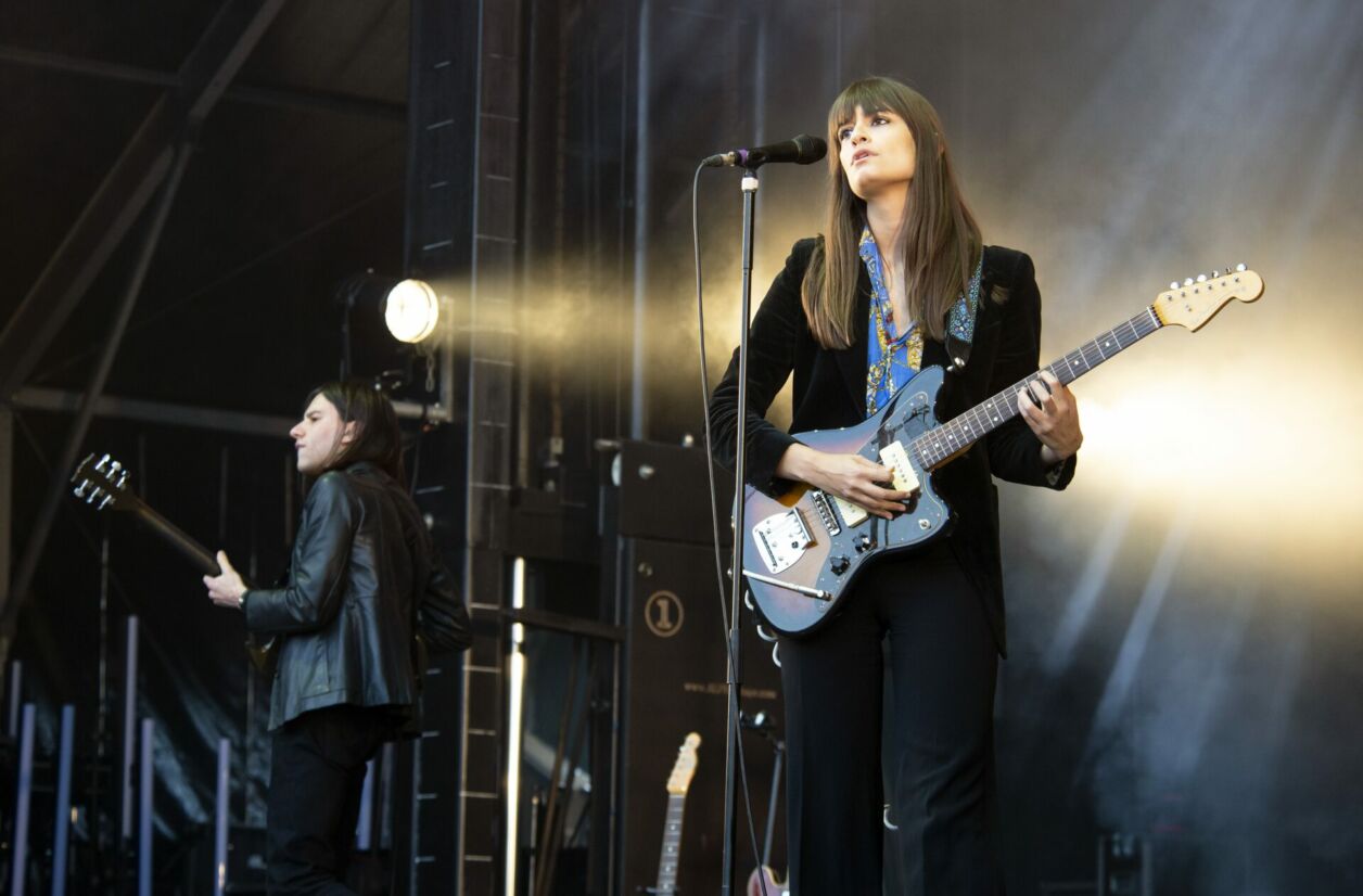 Clara Luciani en concert au festival Papillons de nuit en 2019